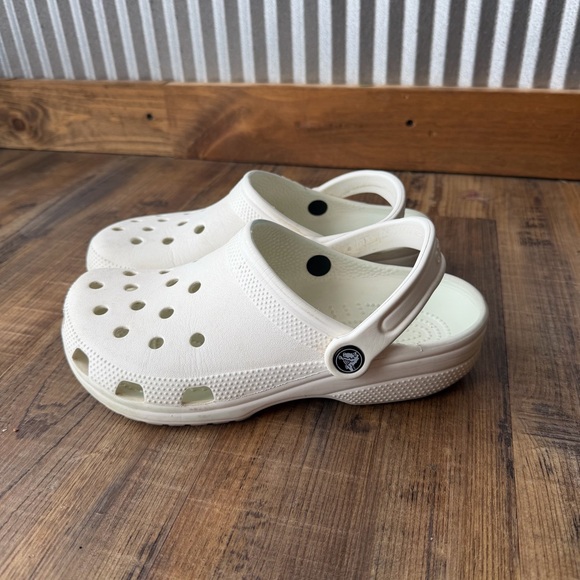 Crocs White Classic Clogs Slip On Comfort Shoes Lightweight M5/W7 - Picture 1 of 7